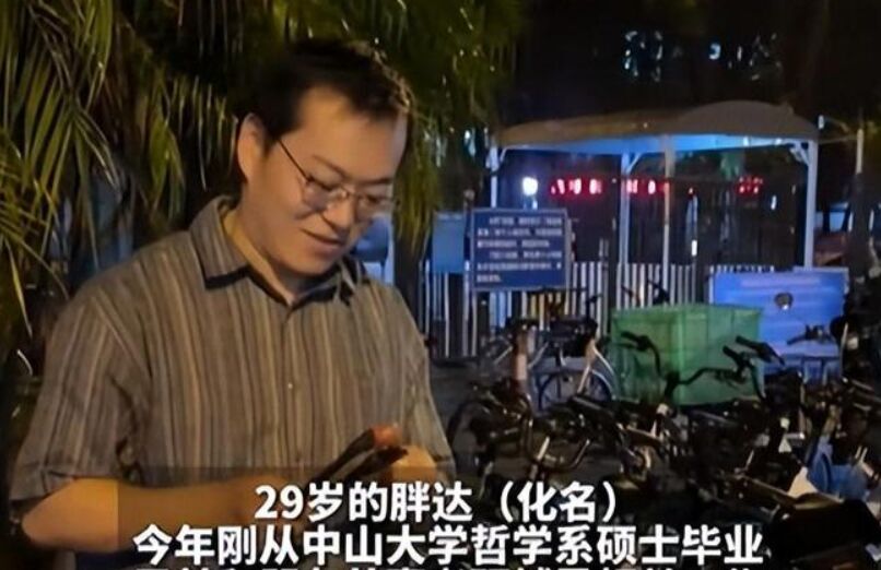 这群硕博生脱下“孔乙己的长衫” 在校门口摆摊卖烤肠